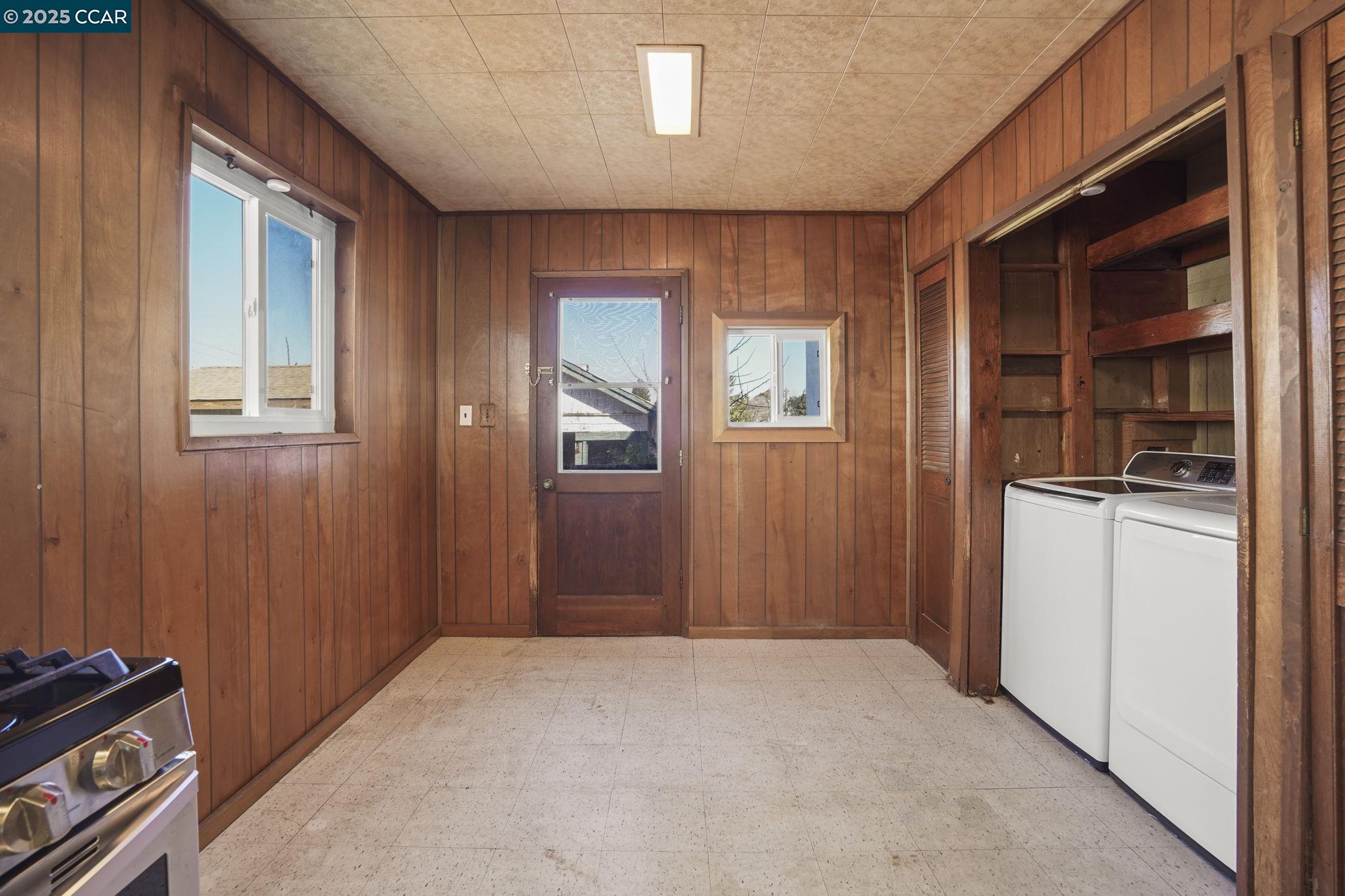 2131 Pomona Ave
