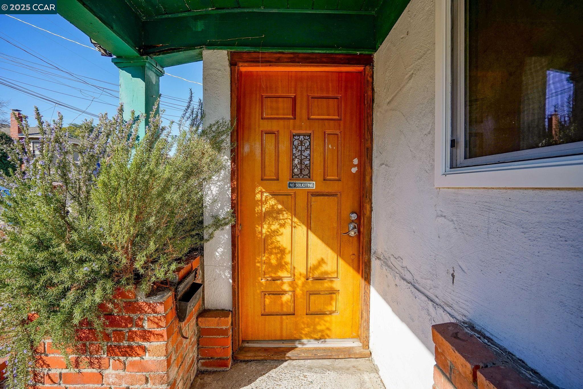 2131 Pomona Ave