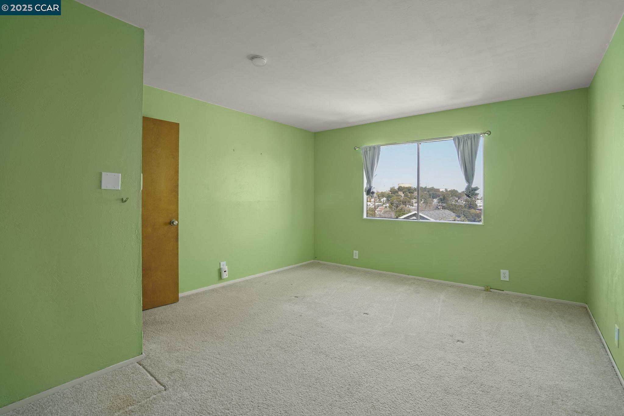 2131 Pomona Ave