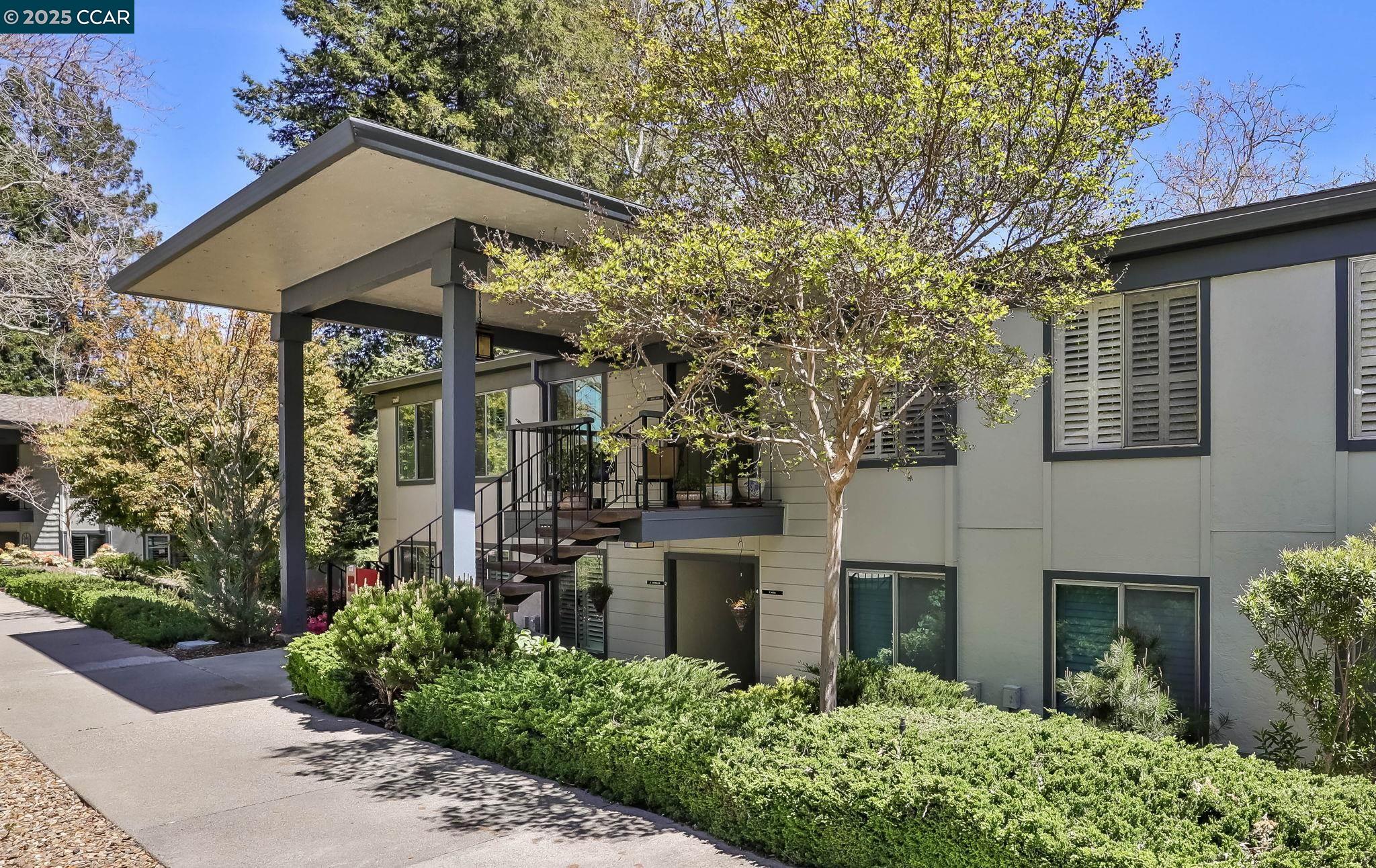 2520 Ptarmigan Dr. # 4