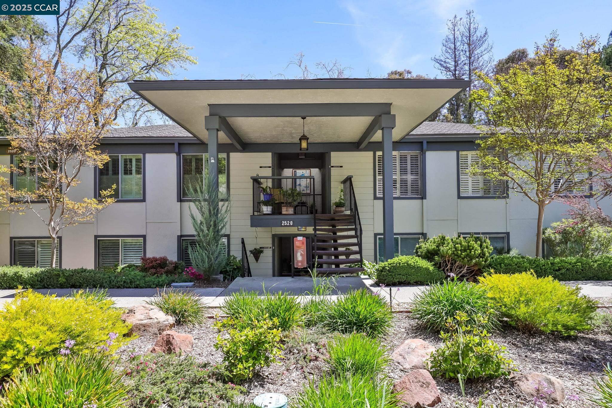 2520 Ptarmigan Dr. # 4