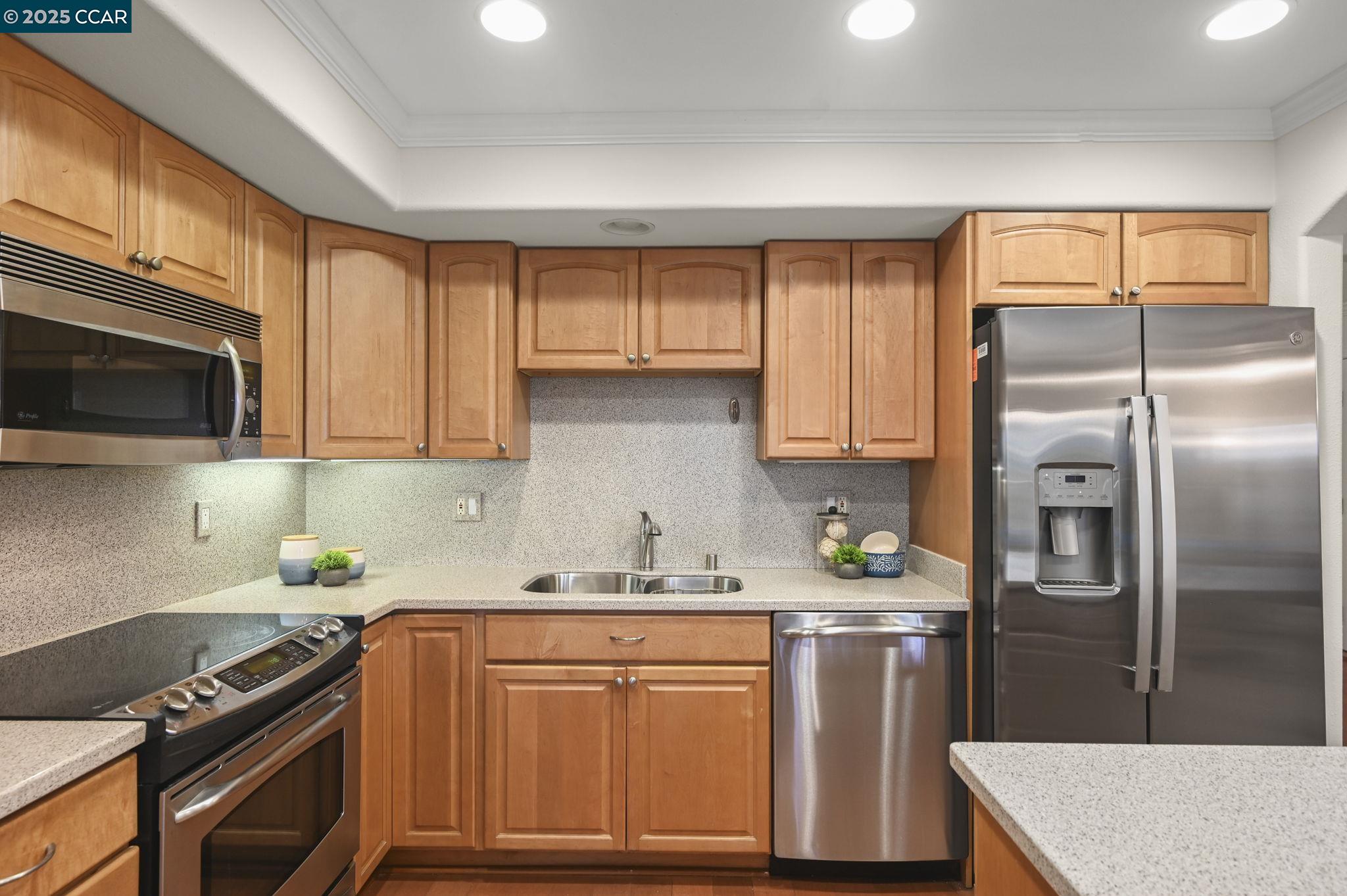 2520 Ptarmigan Dr. # 4