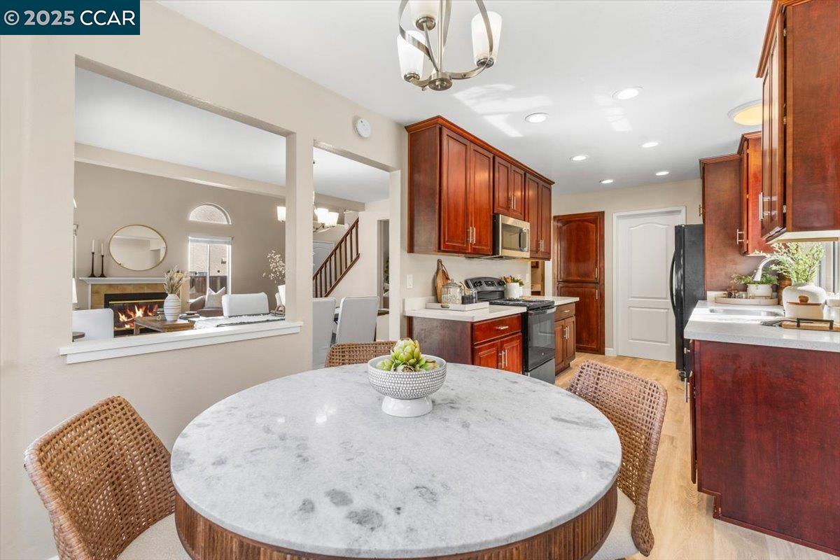 2225 Oak Hills Dr
