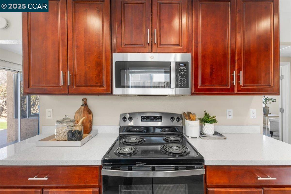 2225 Oak Hills Dr