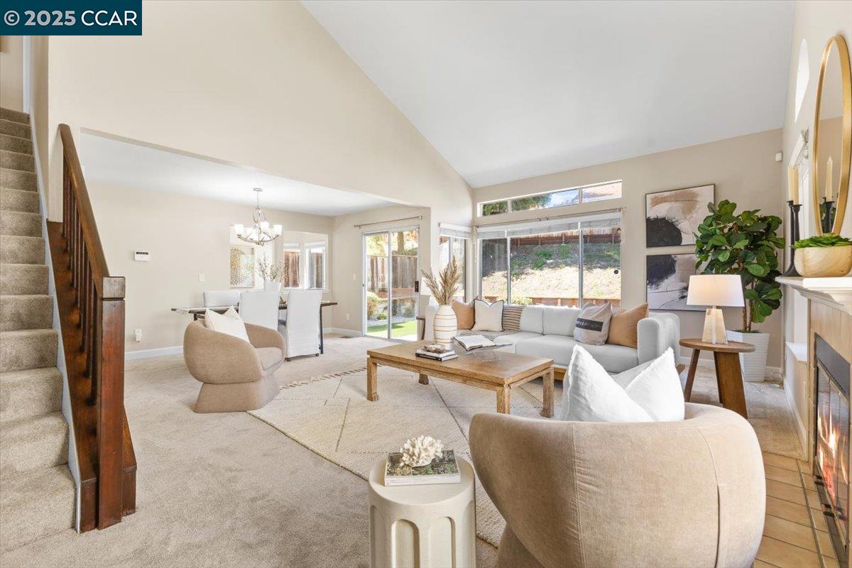 2225 Oak Hills Dr
