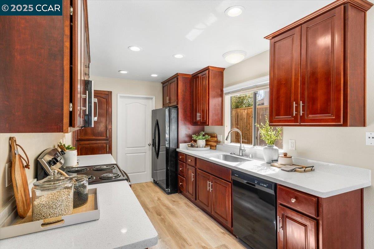 2225 Oak Hills Dr