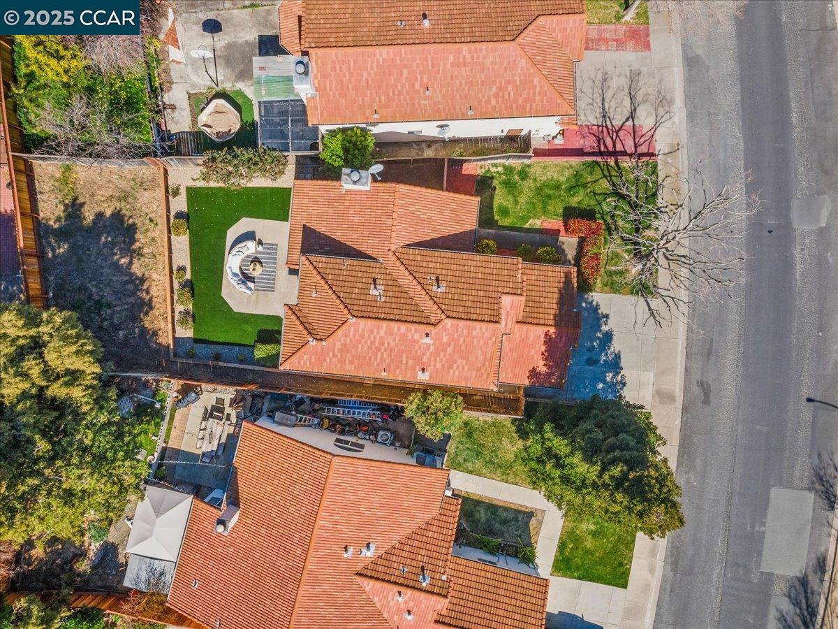 2225 Oak Hills Dr