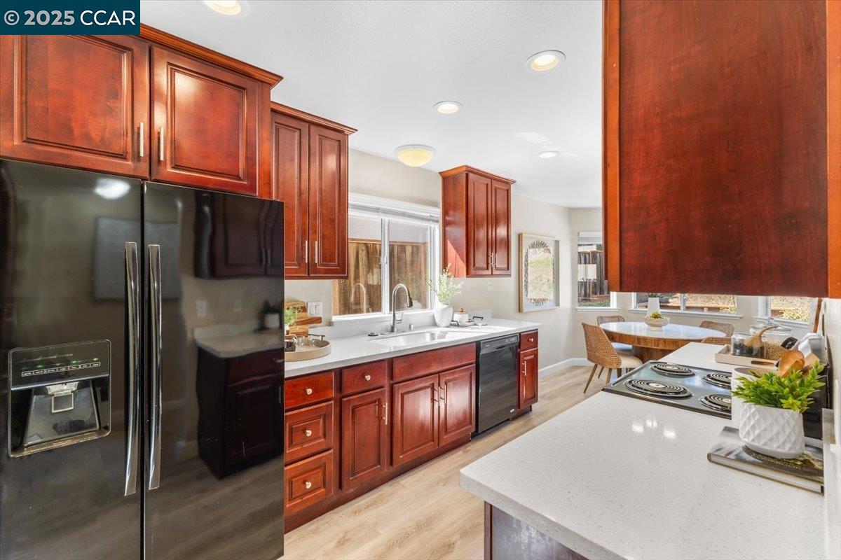 2225 Oak Hills Dr