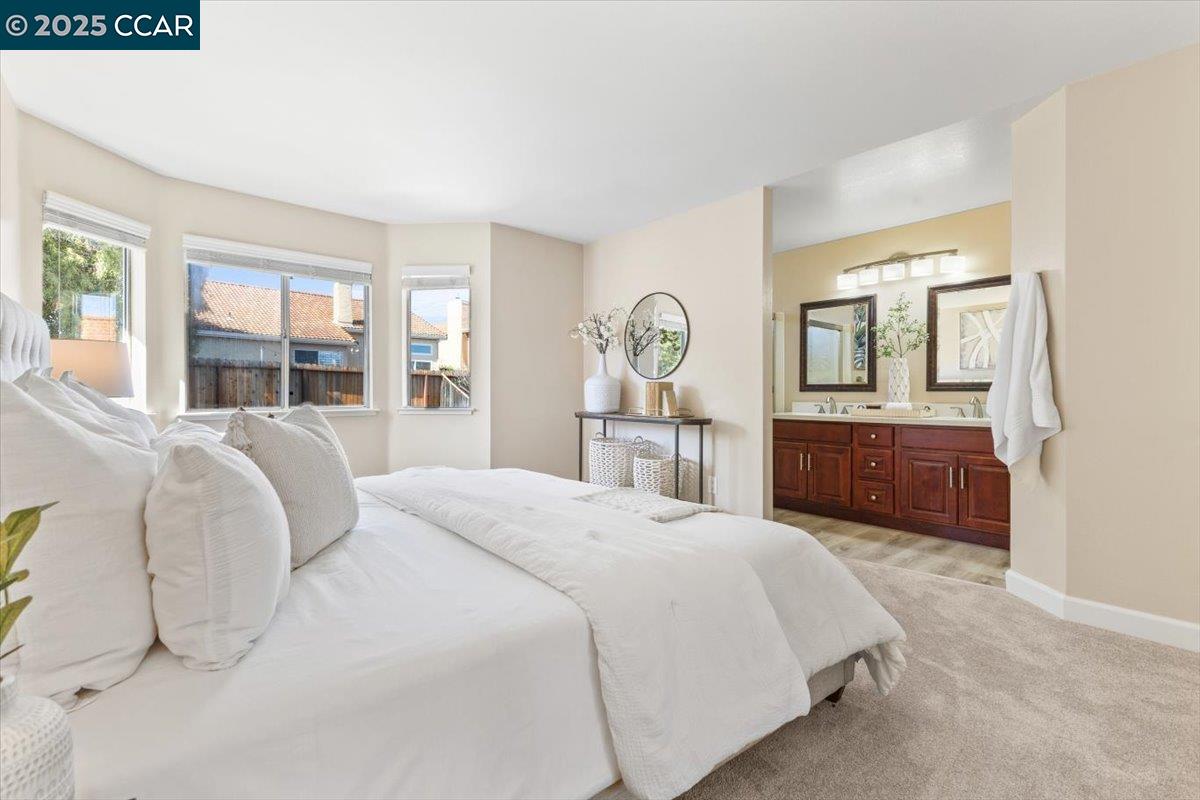 2225 Oak Hills Dr