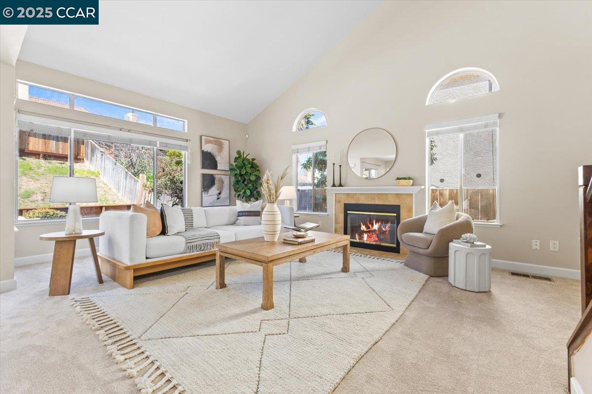2225 Oak Hills Dr
