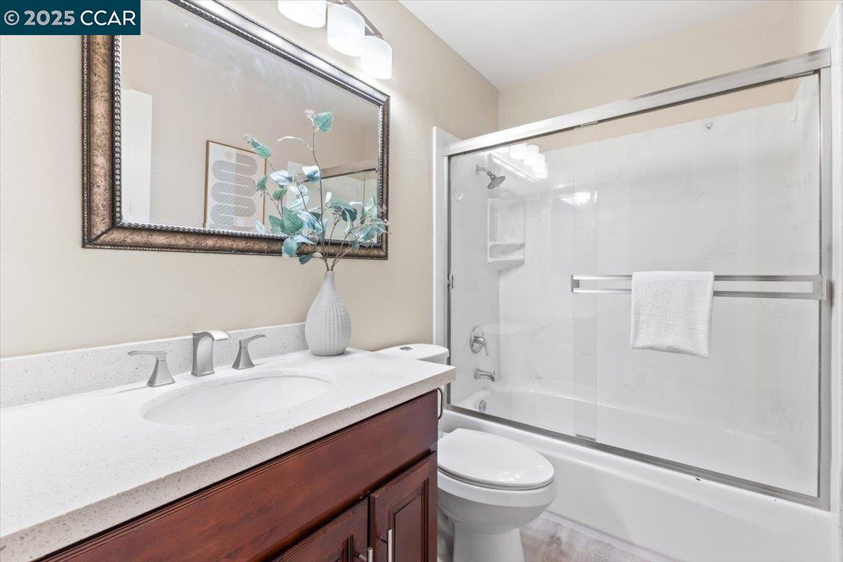 2225 Oak Hills Dr