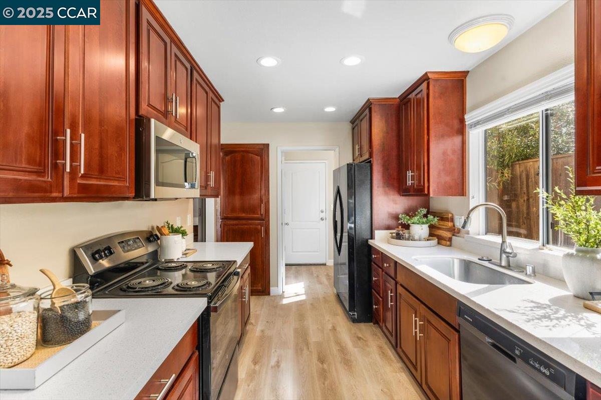 2225 Oak Hills Dr