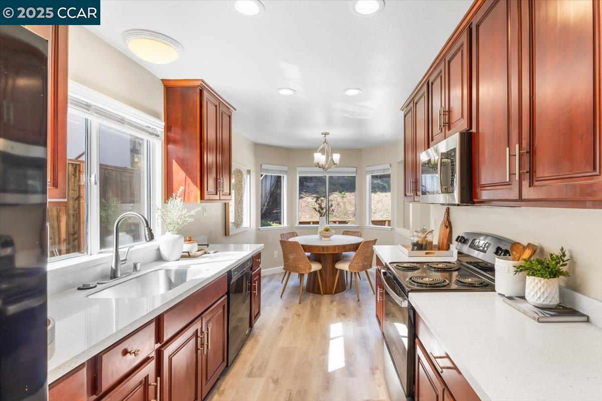 2225 Oak Hills Dr