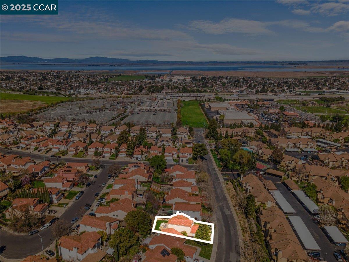 2225 Oak Hills Dr