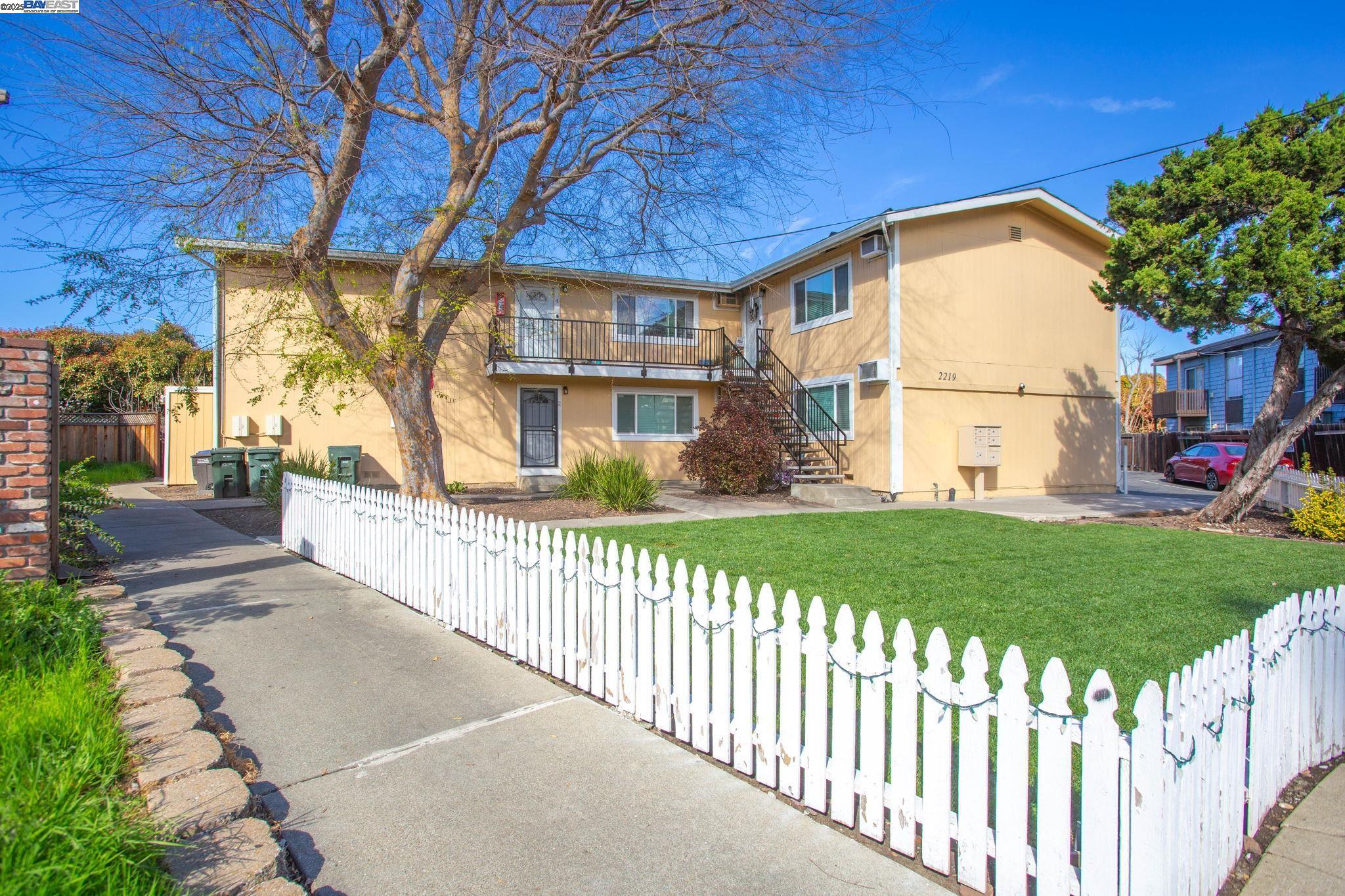 2219 Hillsborough Ct