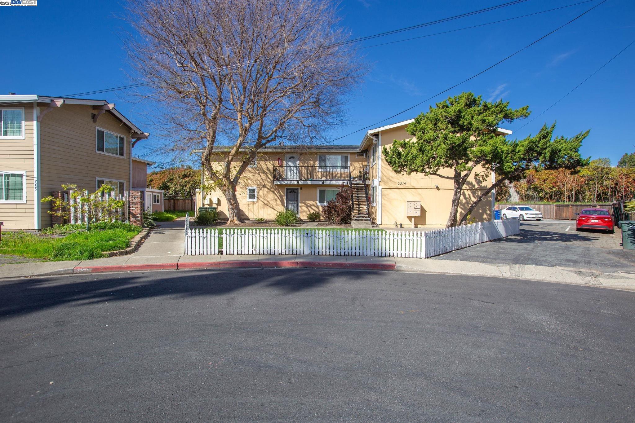 2219 Hillsborough Ct