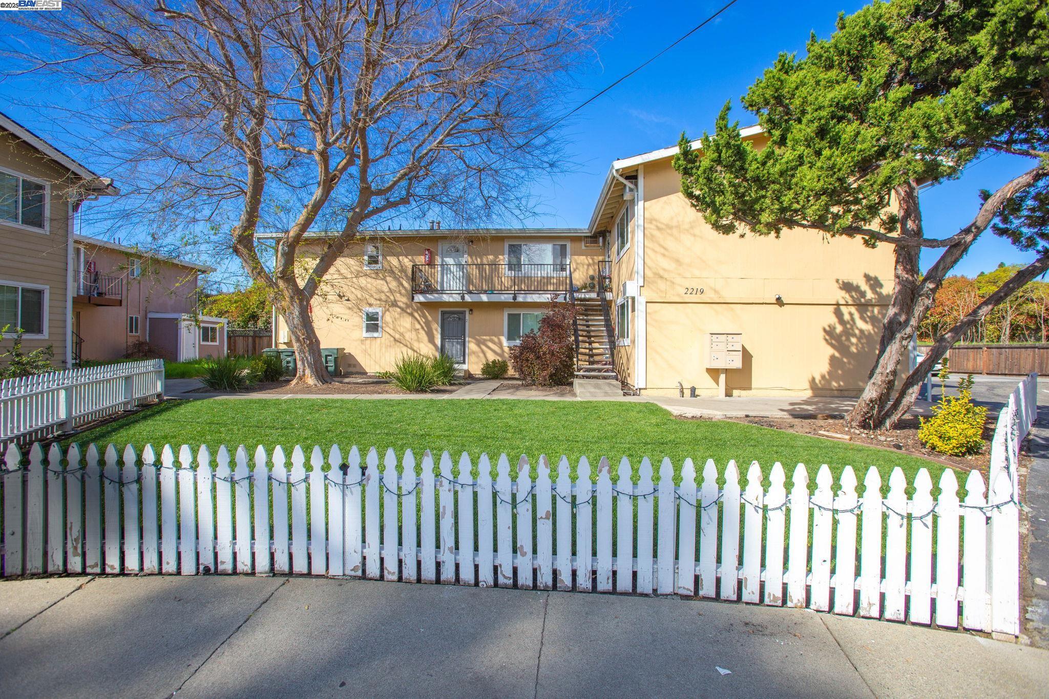 2219 Hillsborough Ct