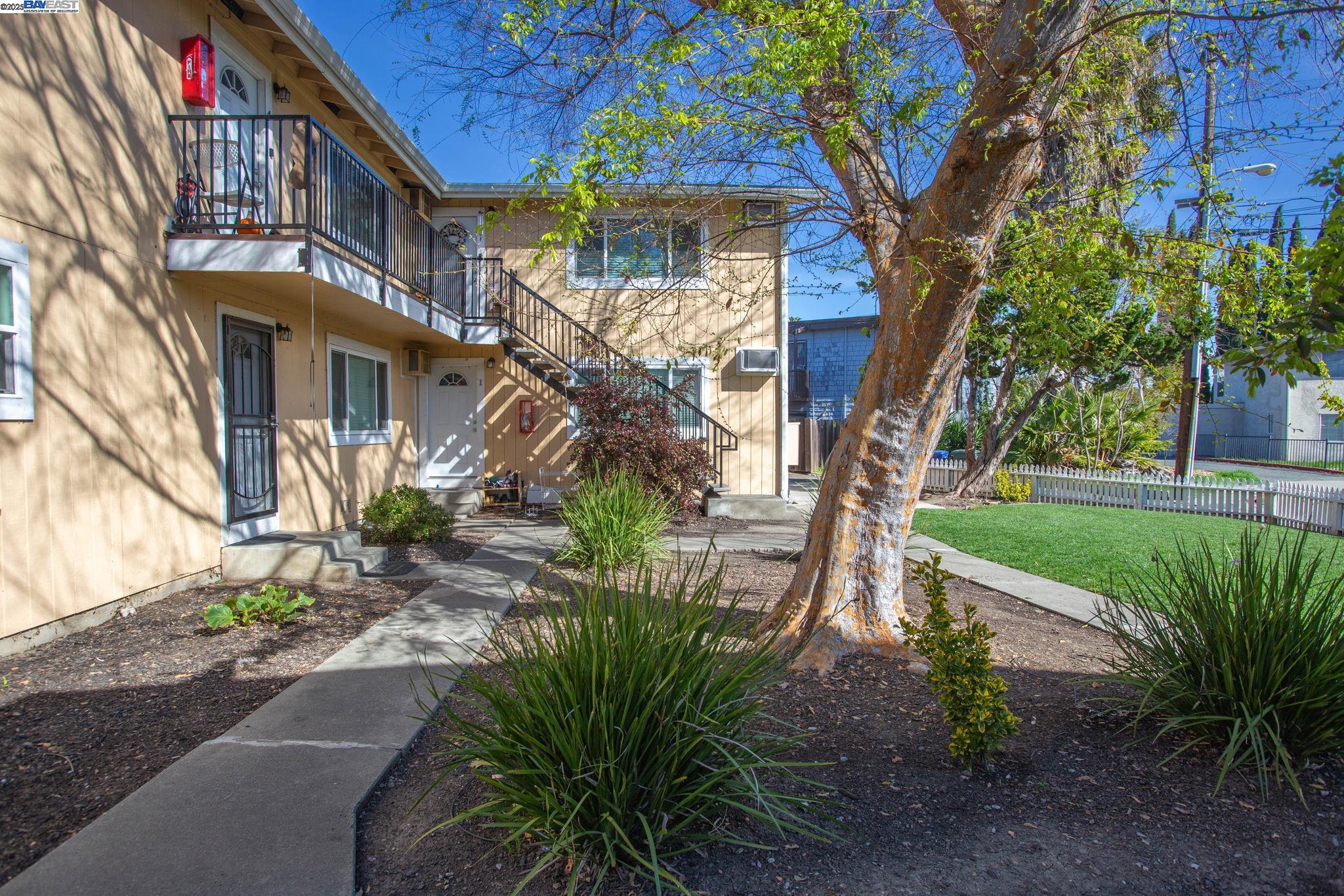 2219 Hillsborough Ct