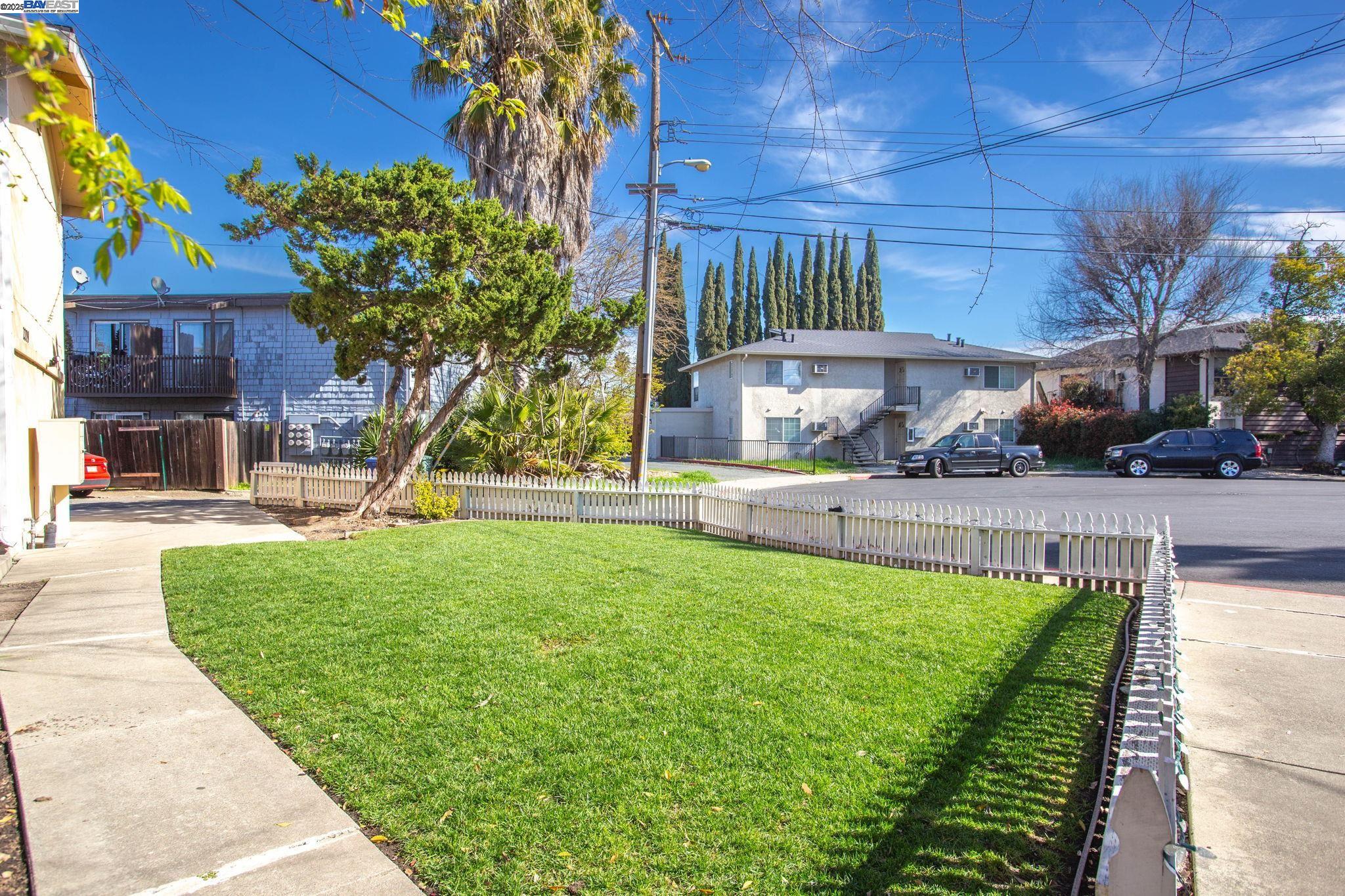 2219 Hillsborough Ct