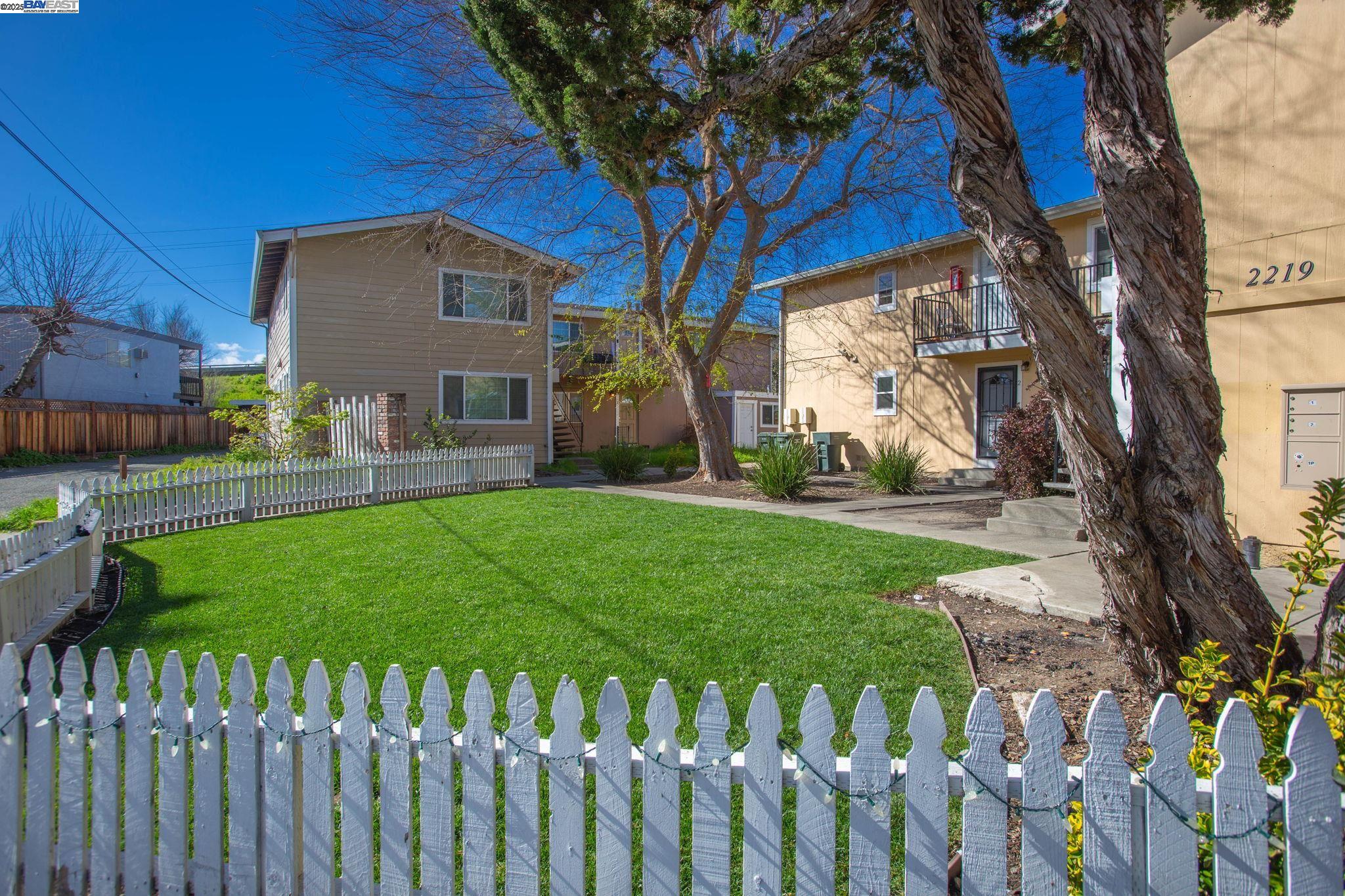 2219 Hillsborough Ct