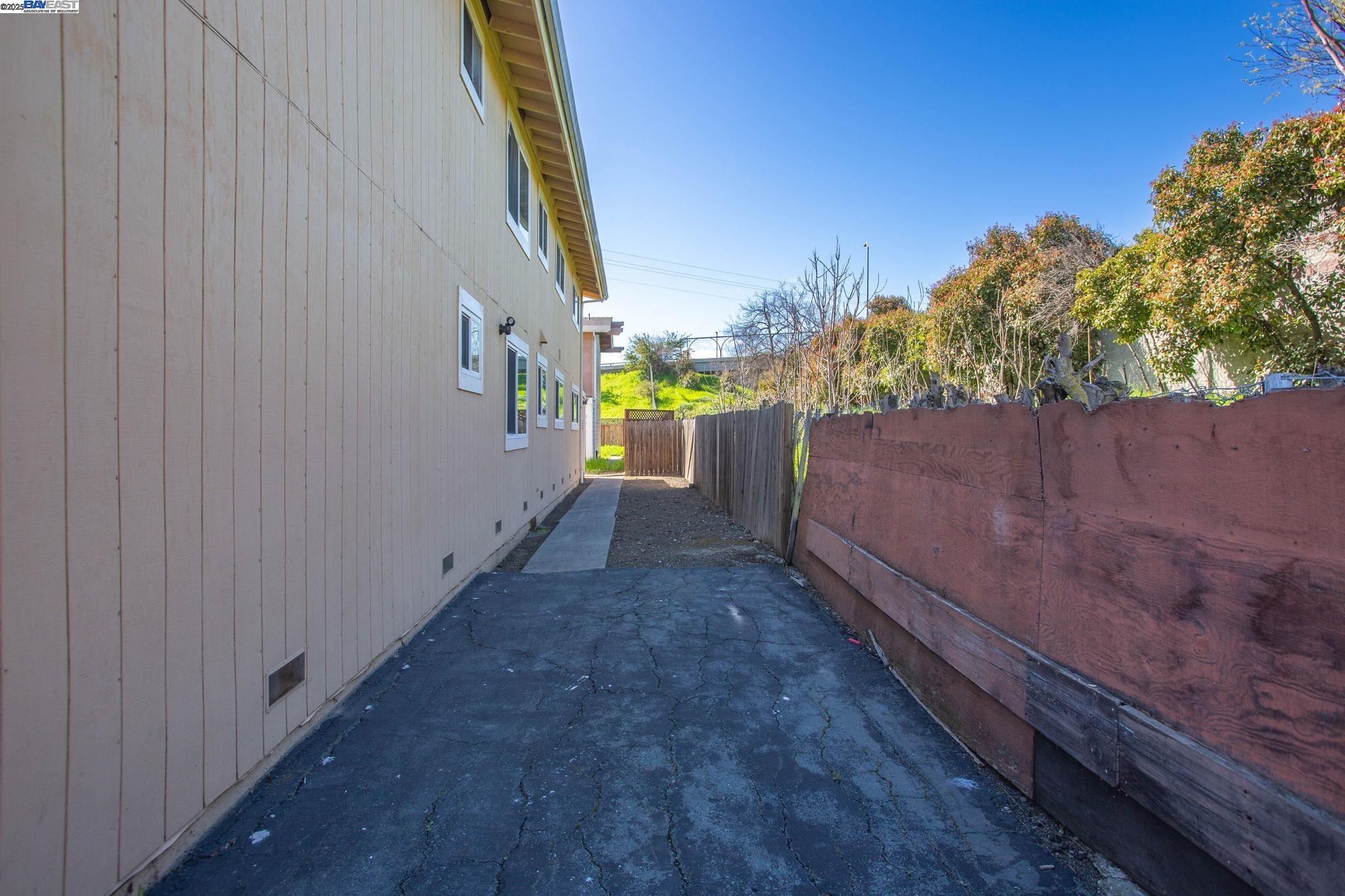 2219 Hillsborough Ct