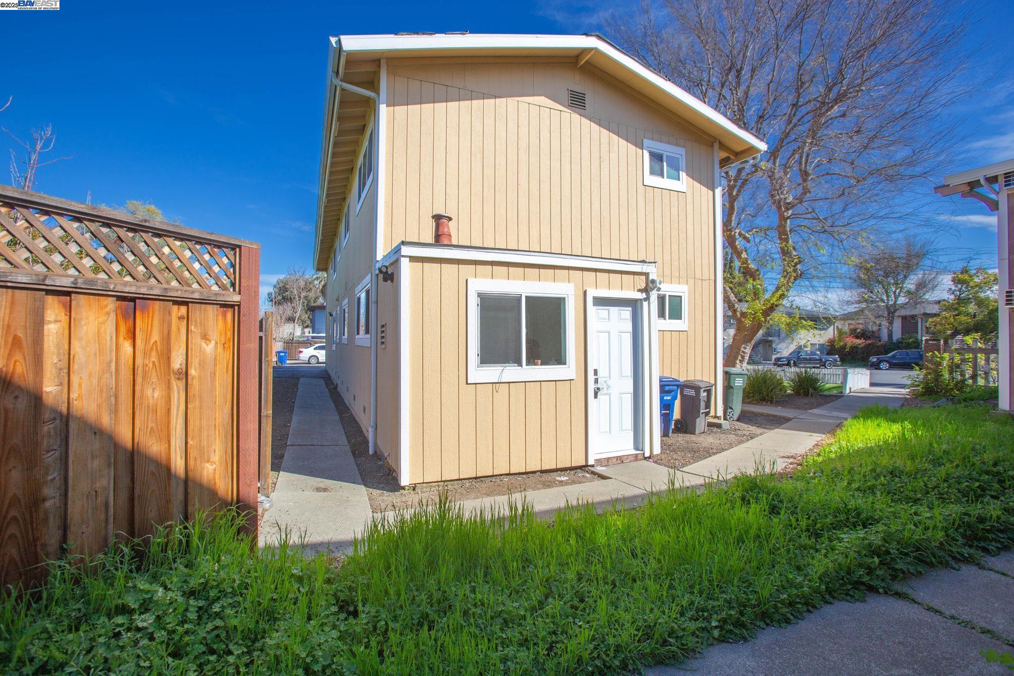 2219 Hillsborough Ct