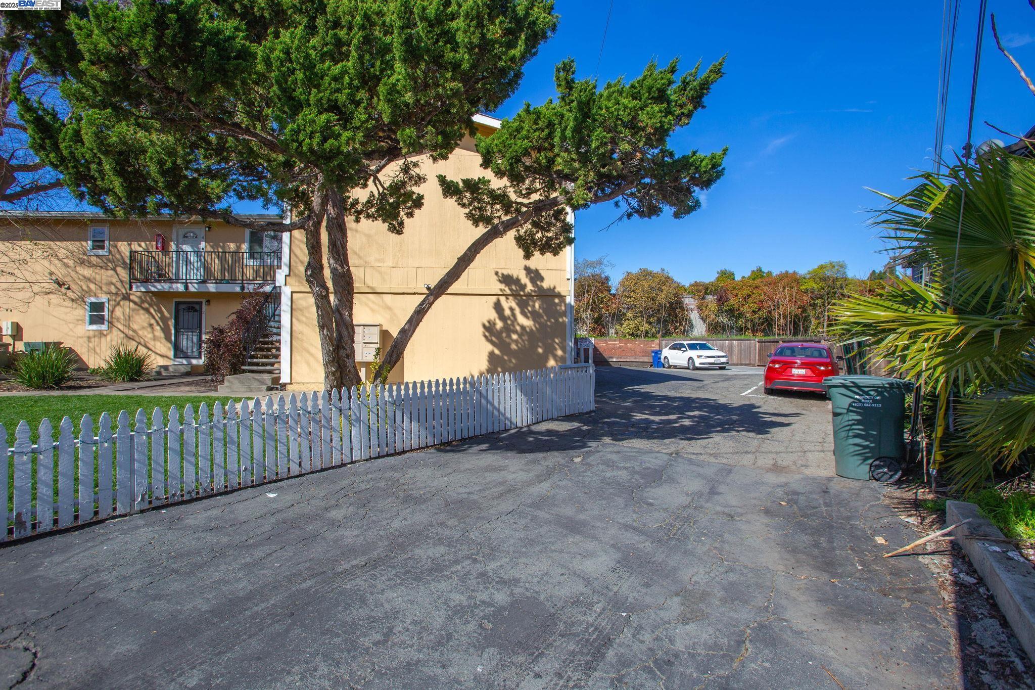 2219 Hillsborough Ct