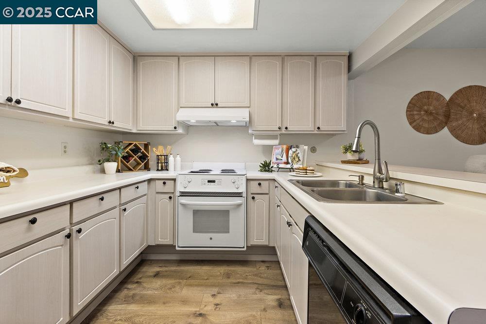 2061 Pine Knoll Dr # 4