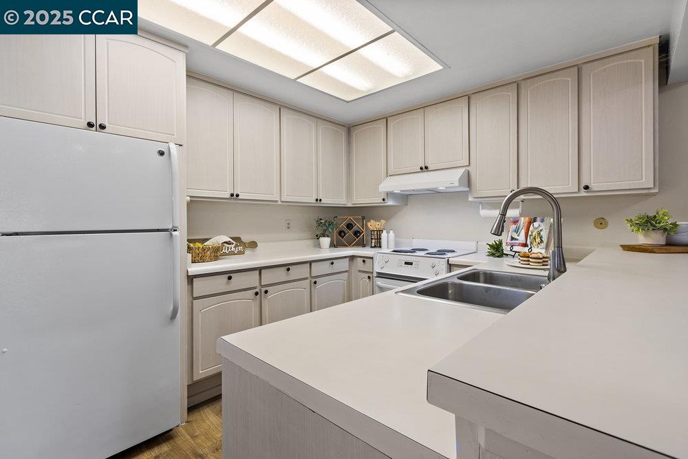 2061 Pine Knoll Dr # 4