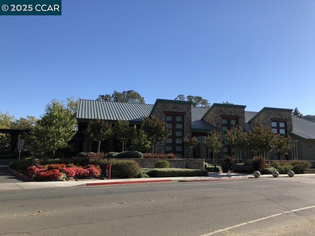 2061 Pine Knoll Dr # 4