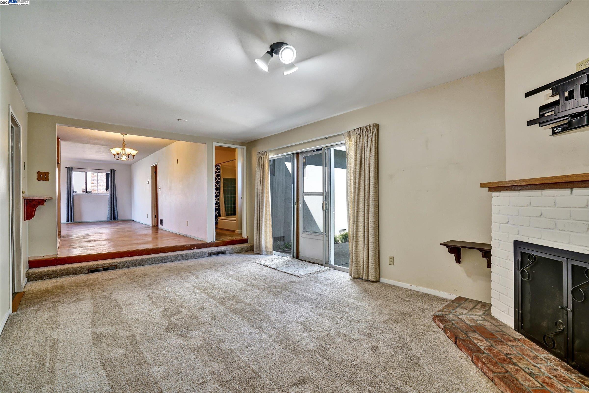 736 Adams Ave