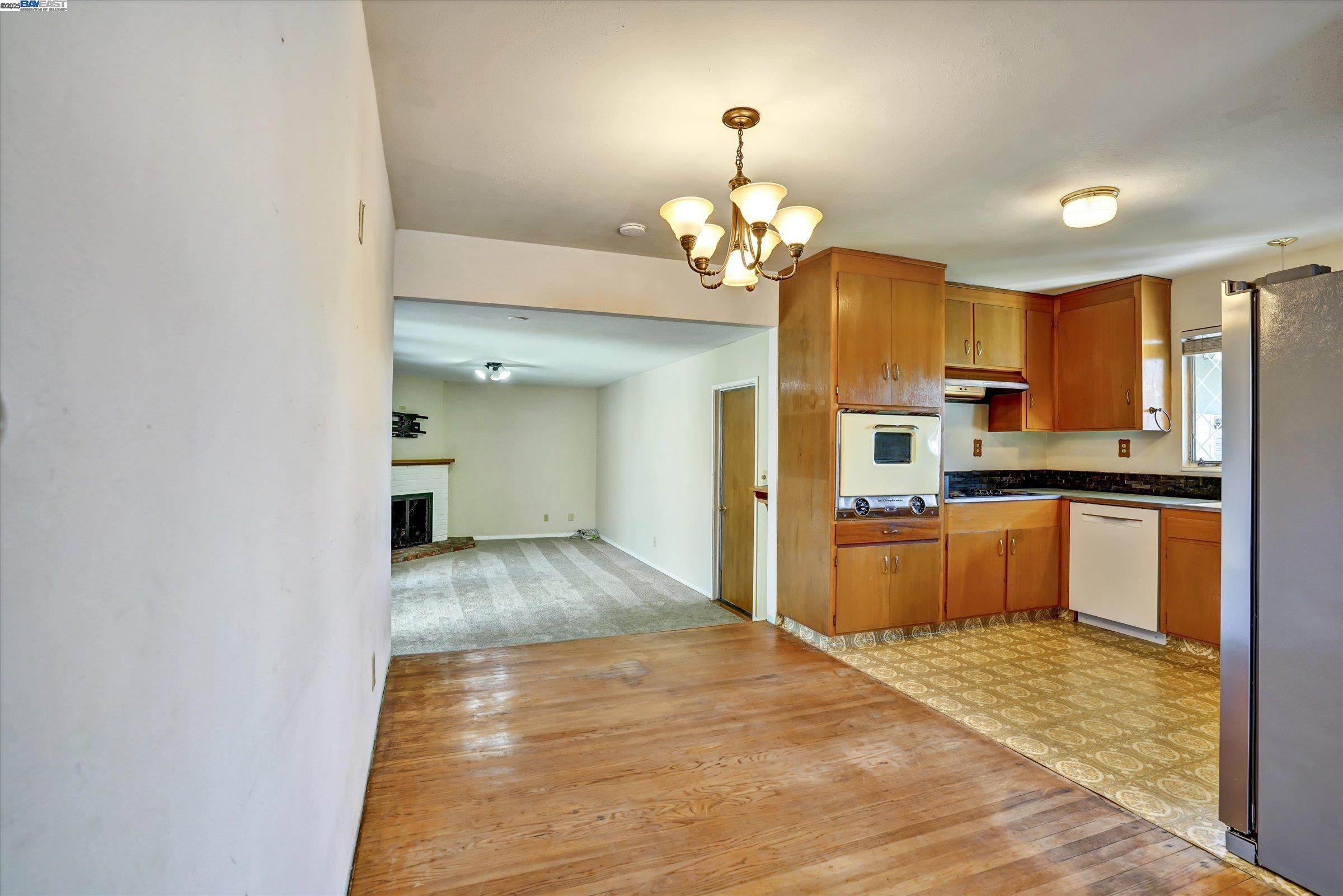 736 Adams Ave