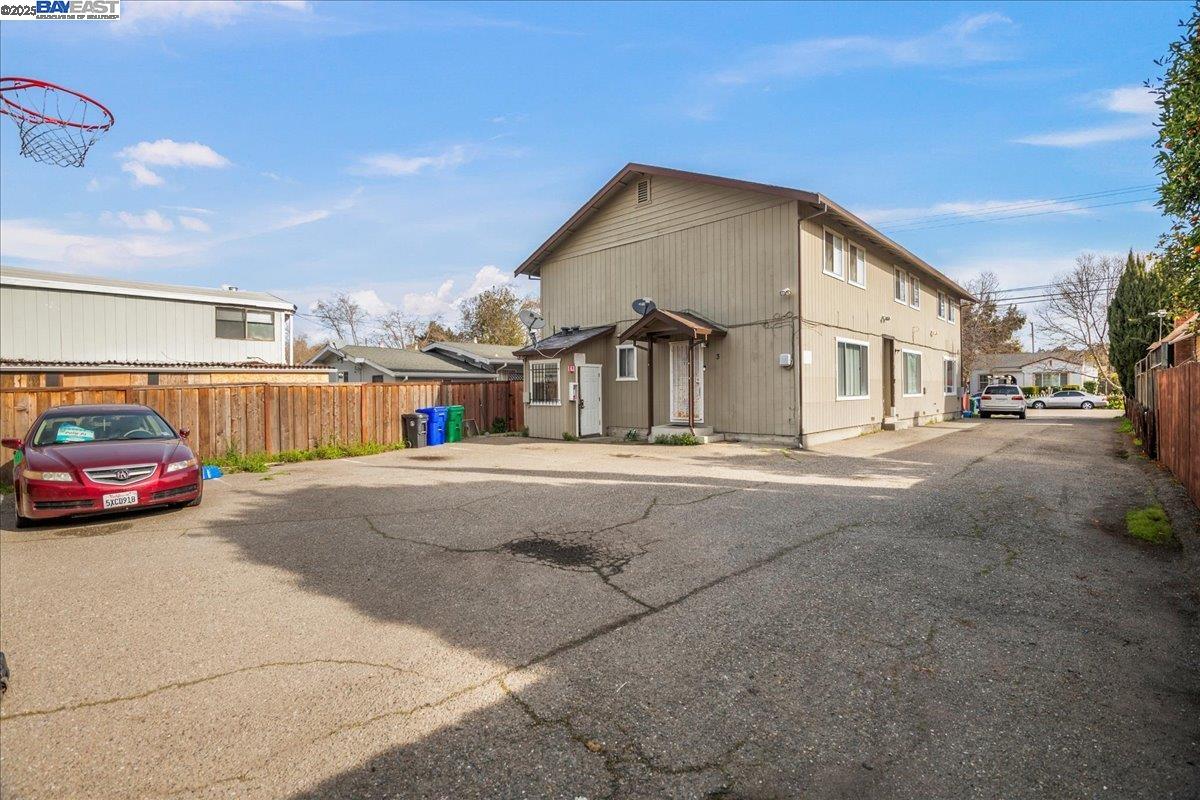 21381 Montgomery Ave