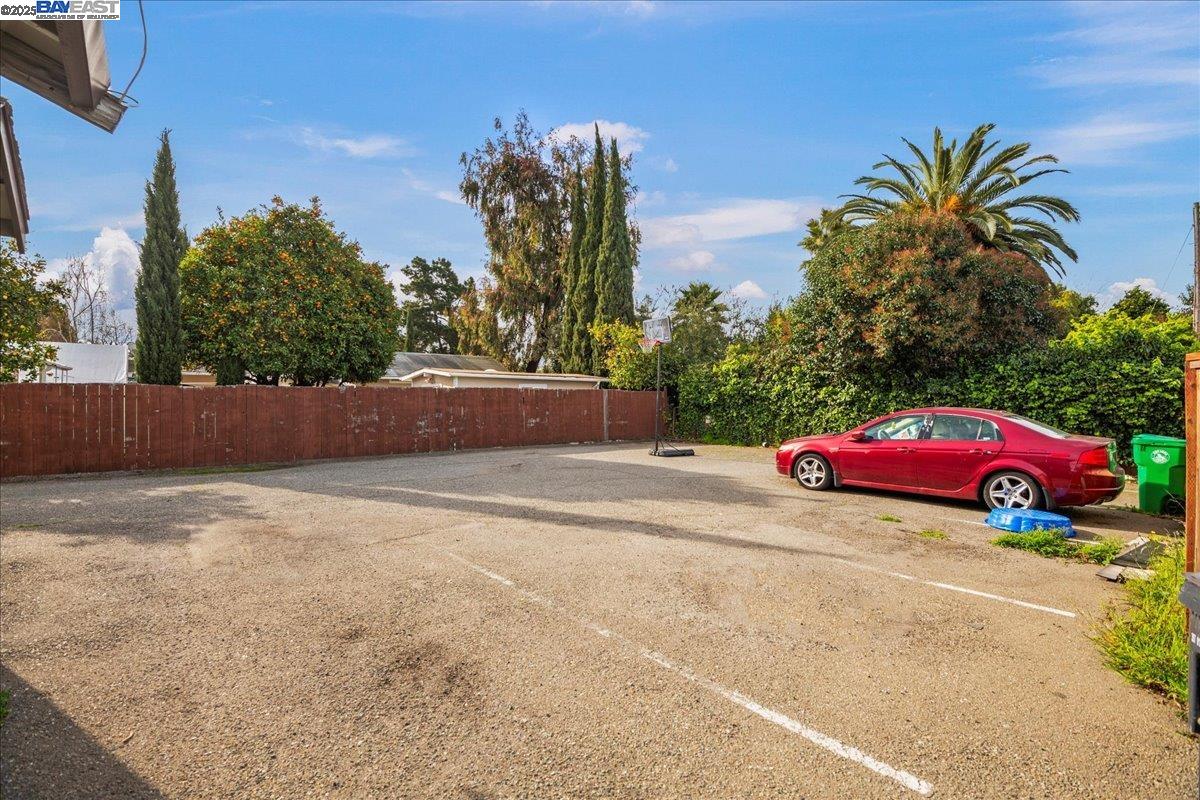 21381 Montgomery Ave