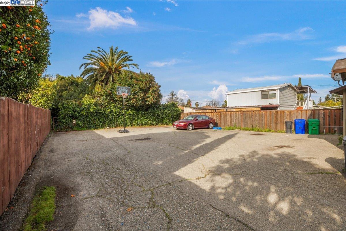 21381 Montgomery Ave