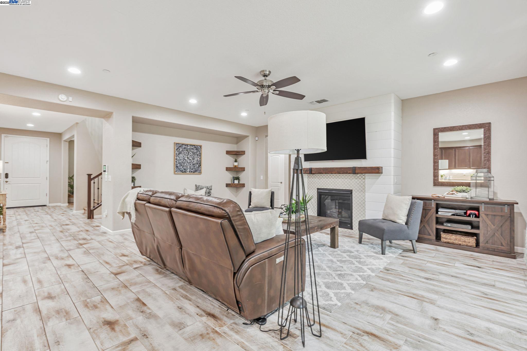 2725 Reddington Way