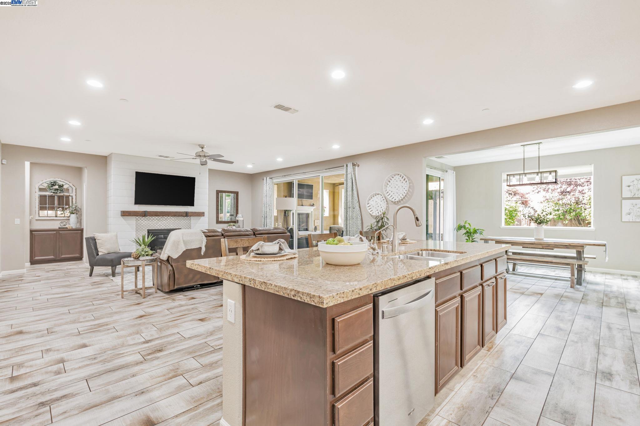 2725 Reddington Way