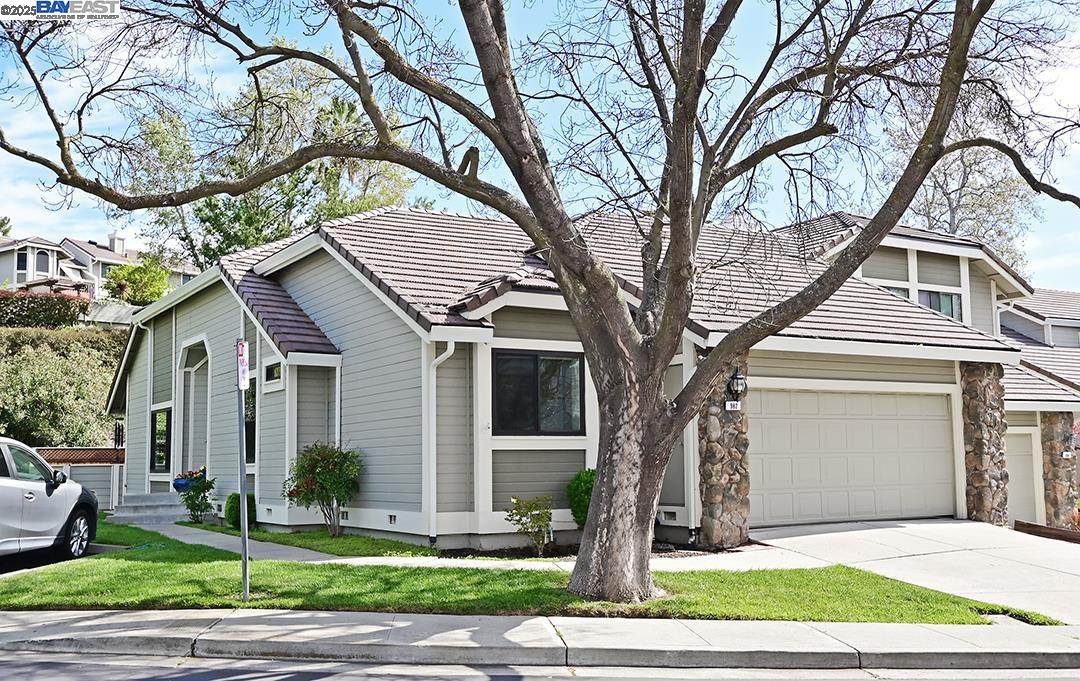 982 Waverly Cmn
