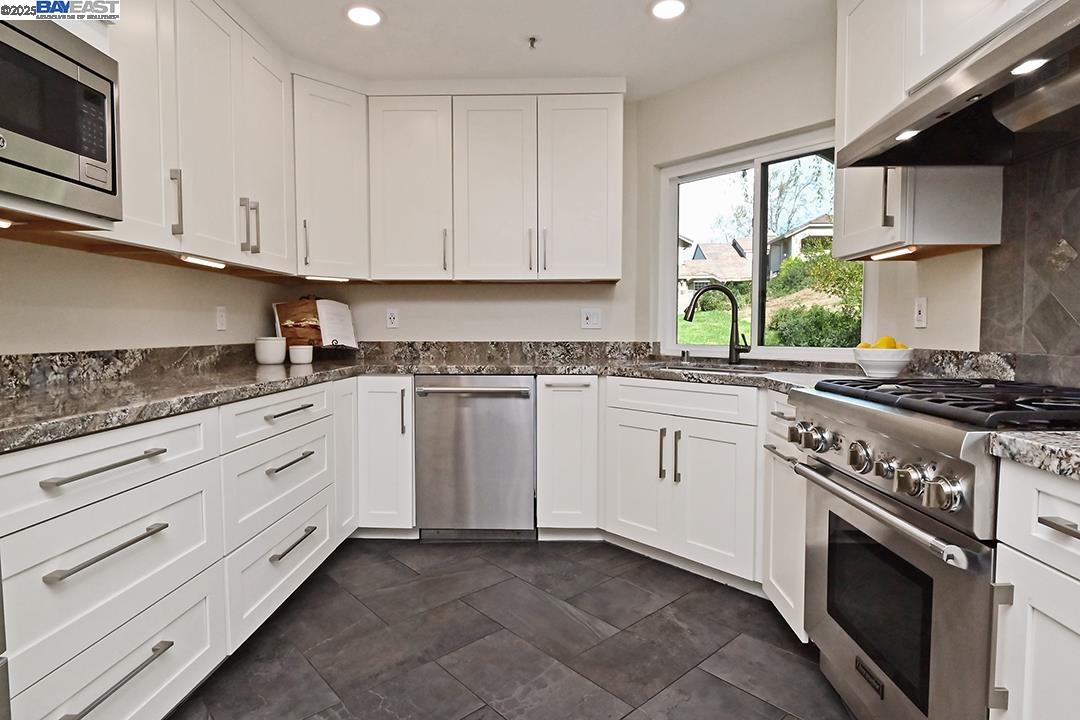982 Waverly Cmn