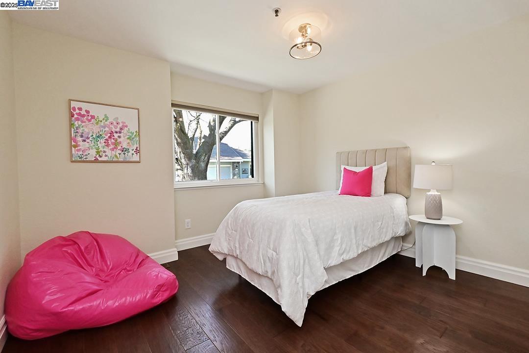 982 Waverly Cmn