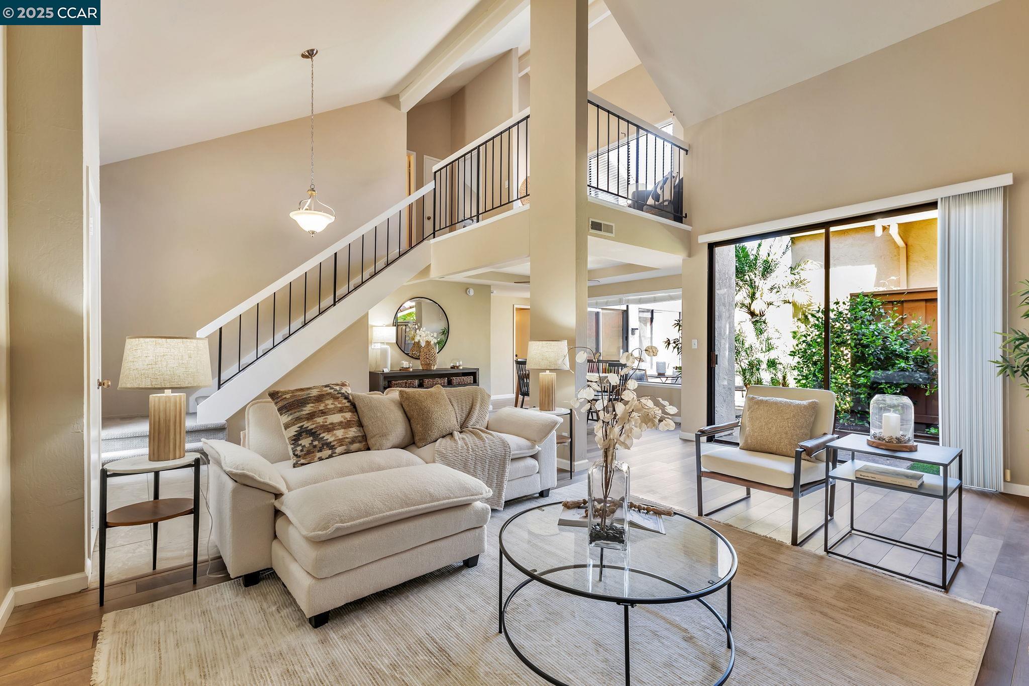 102 Northcreek Cir