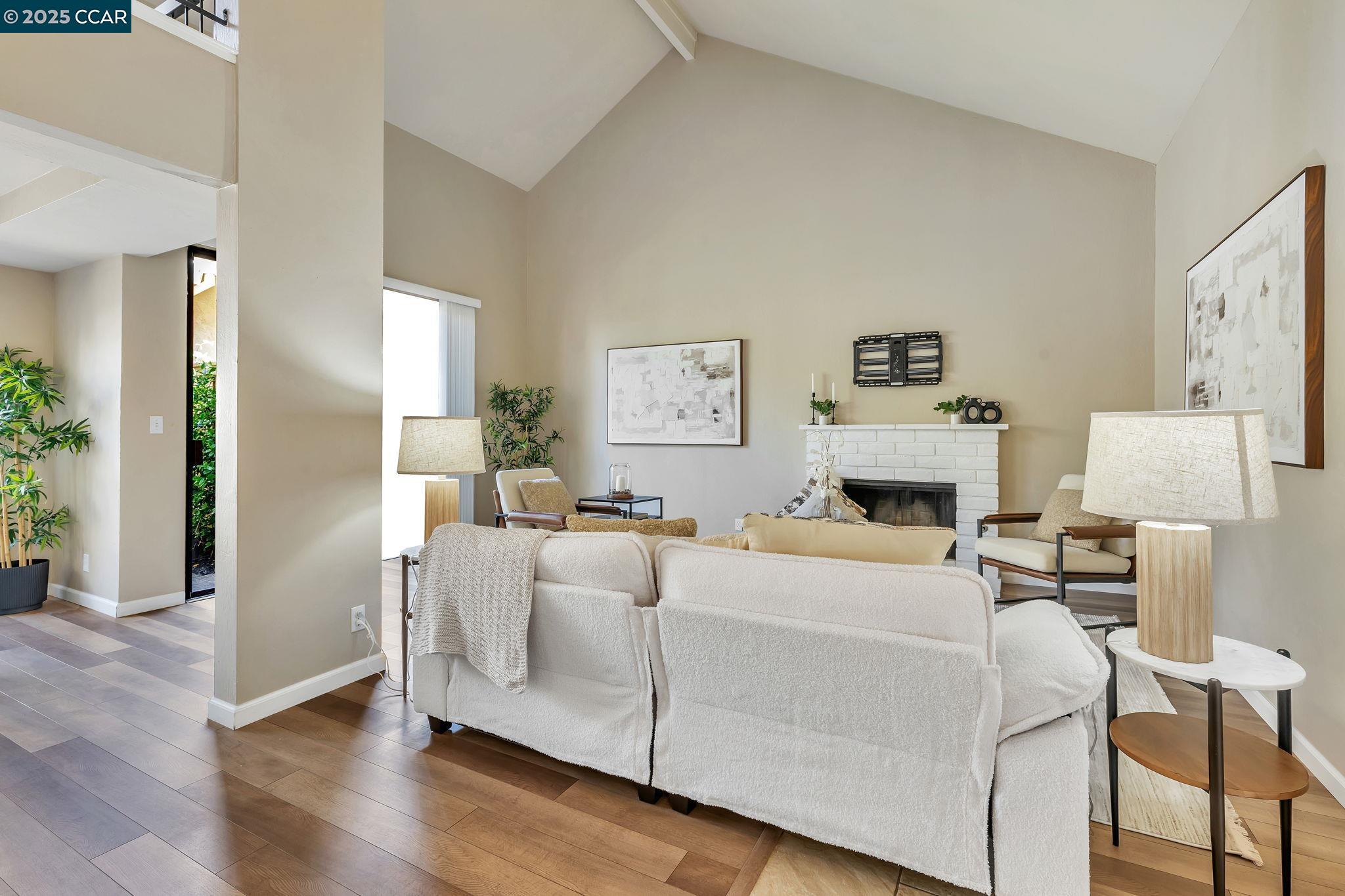 102 Northcreek Cir