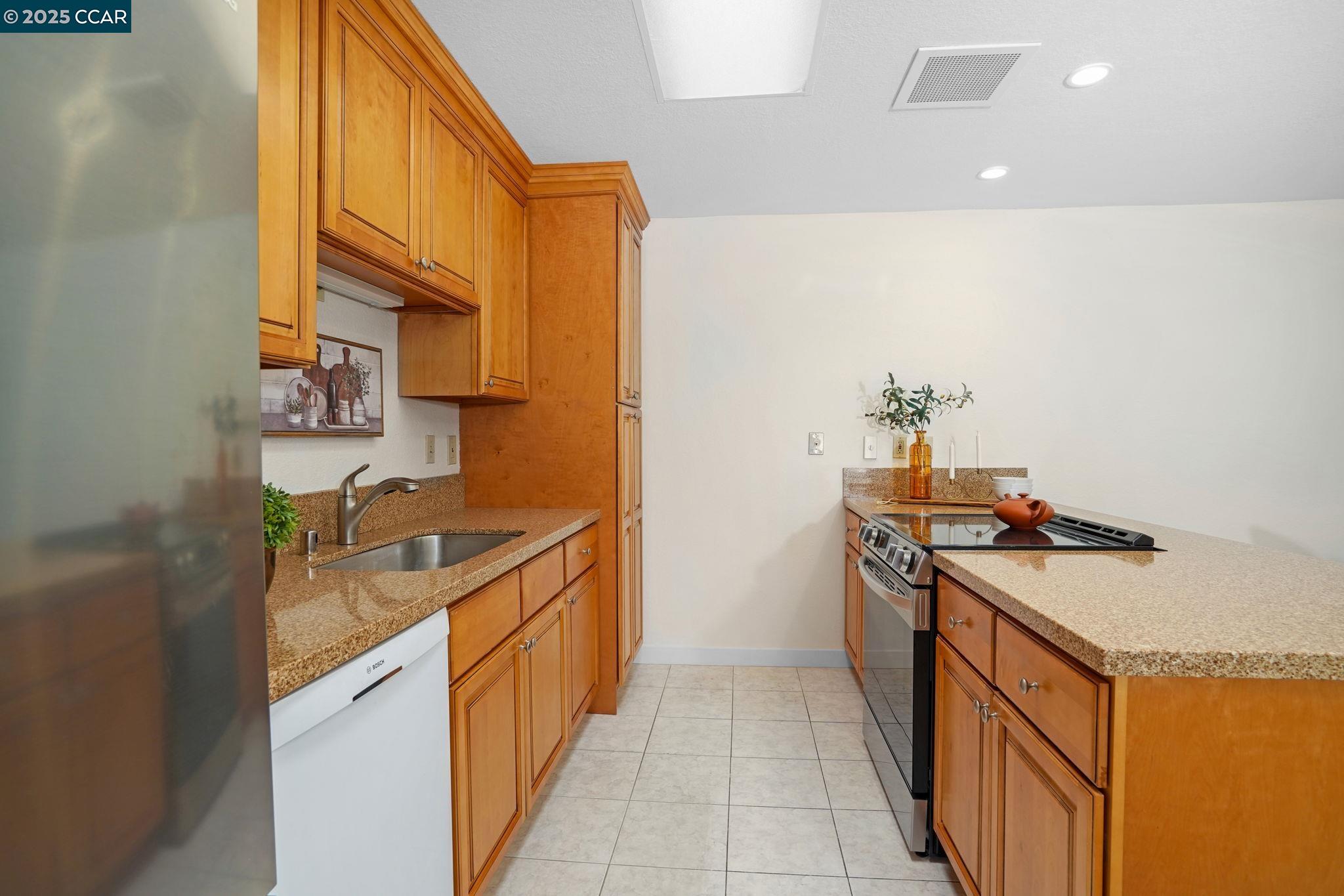 1625 Skycrest Dr # 27