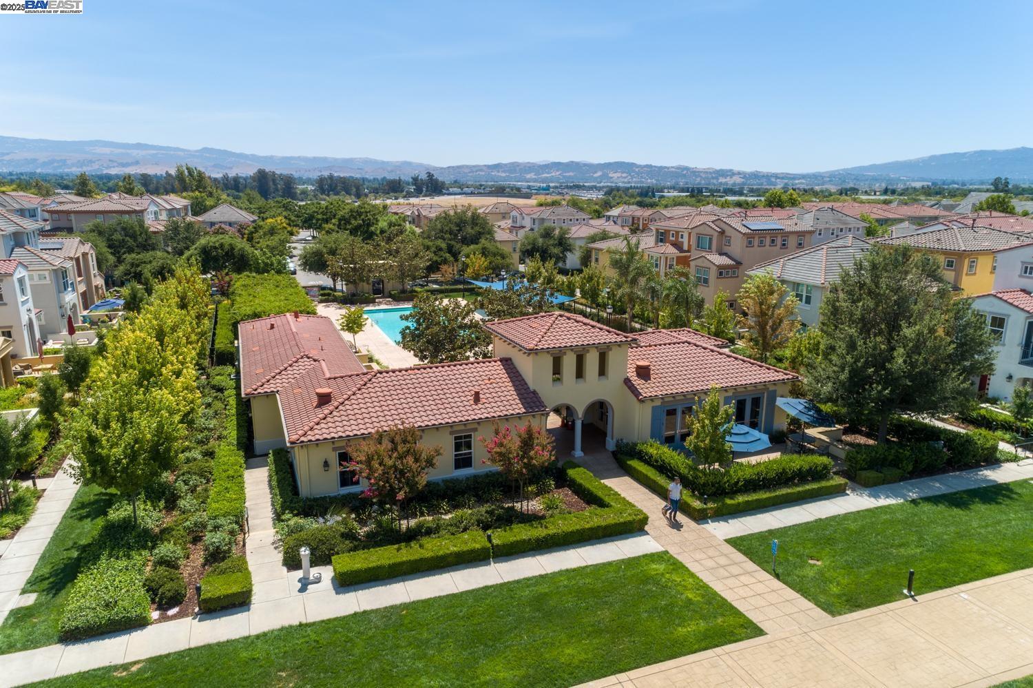 250 Selby Ln