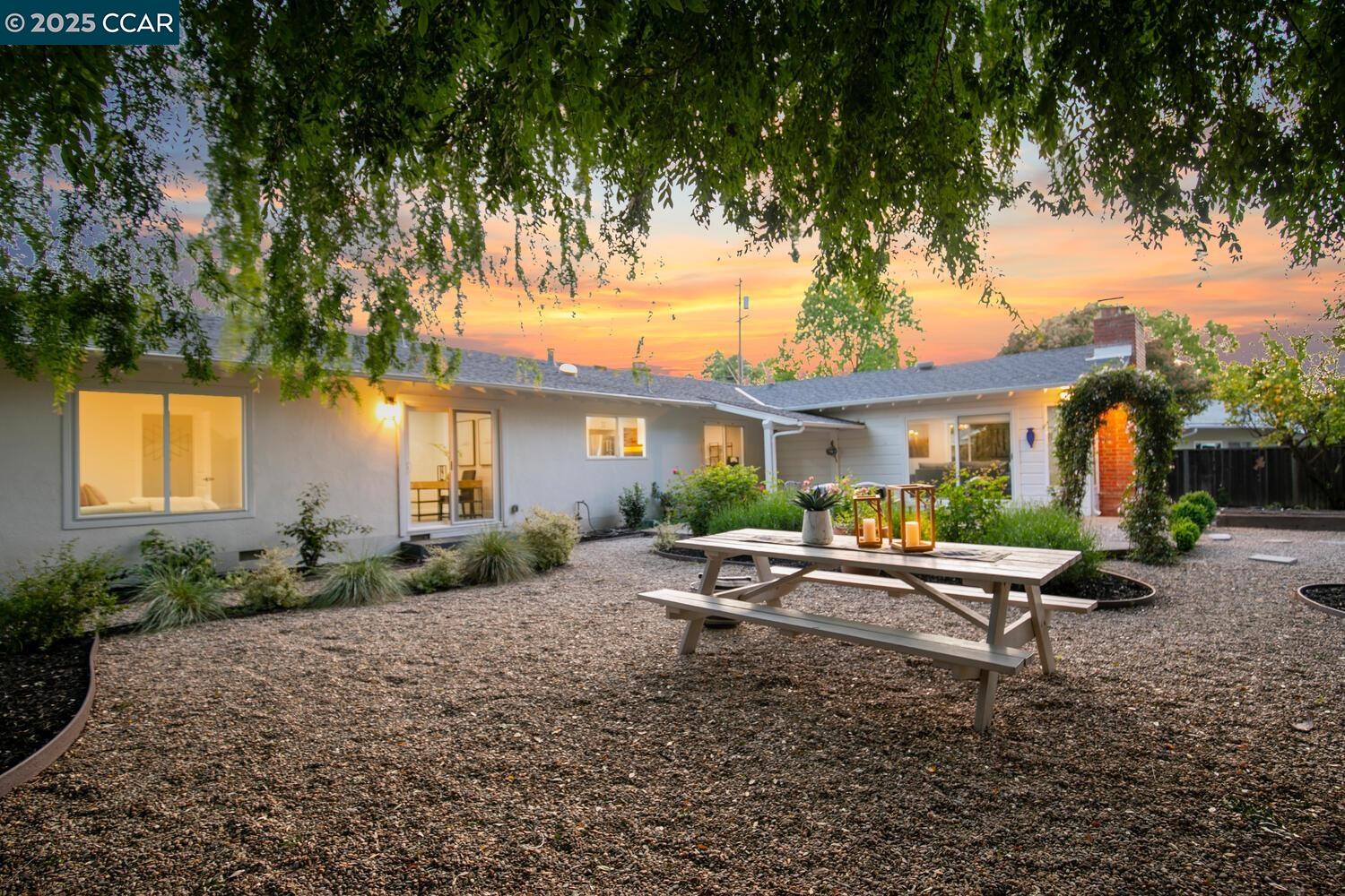 3115 Ebano Dr