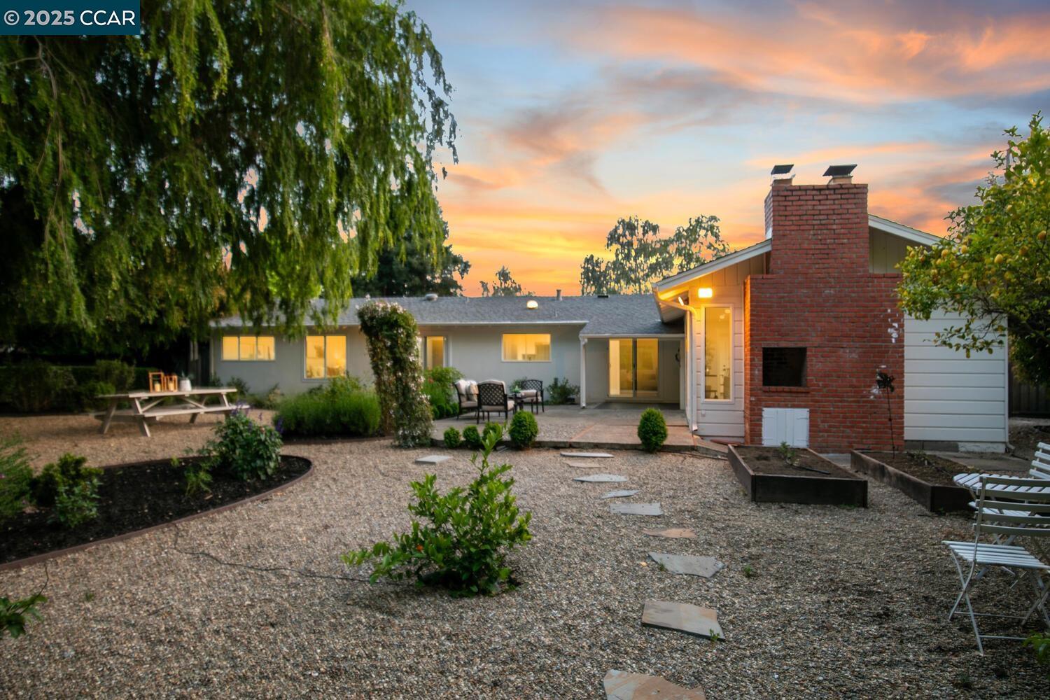 3115 Ebano Dr
