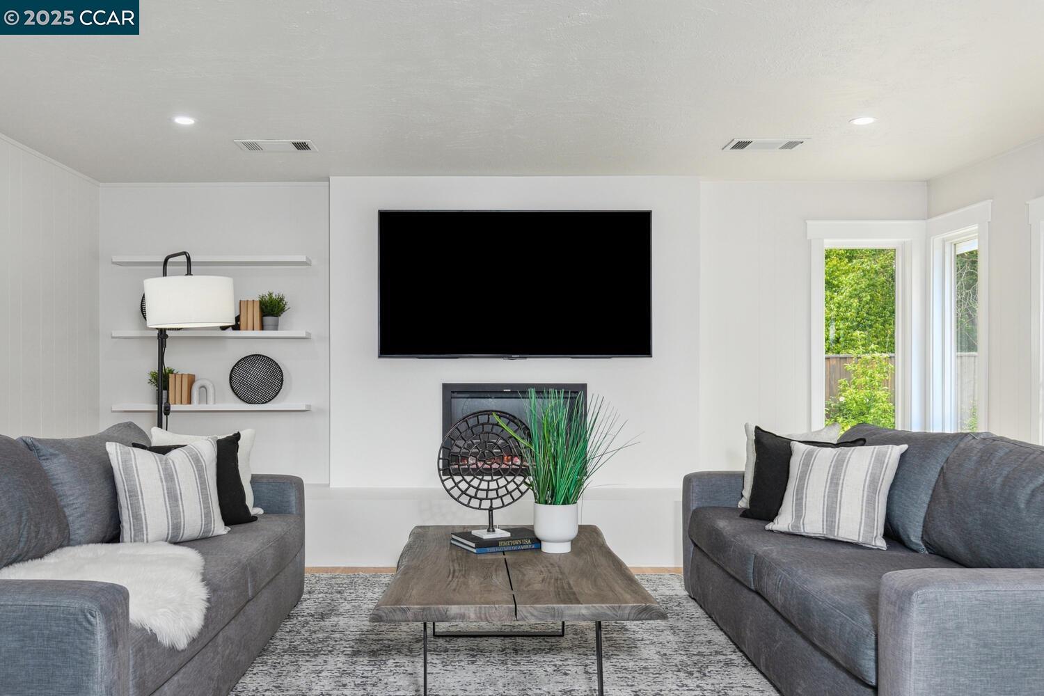 3115 Ebano Dr