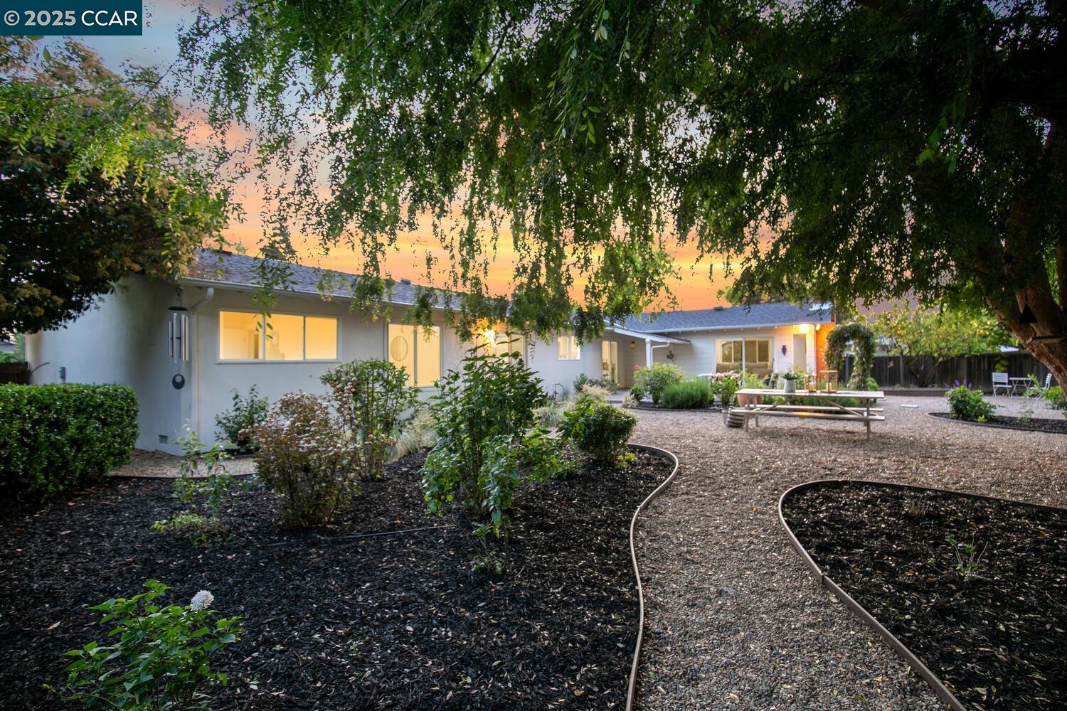 3115 Ebano Dr