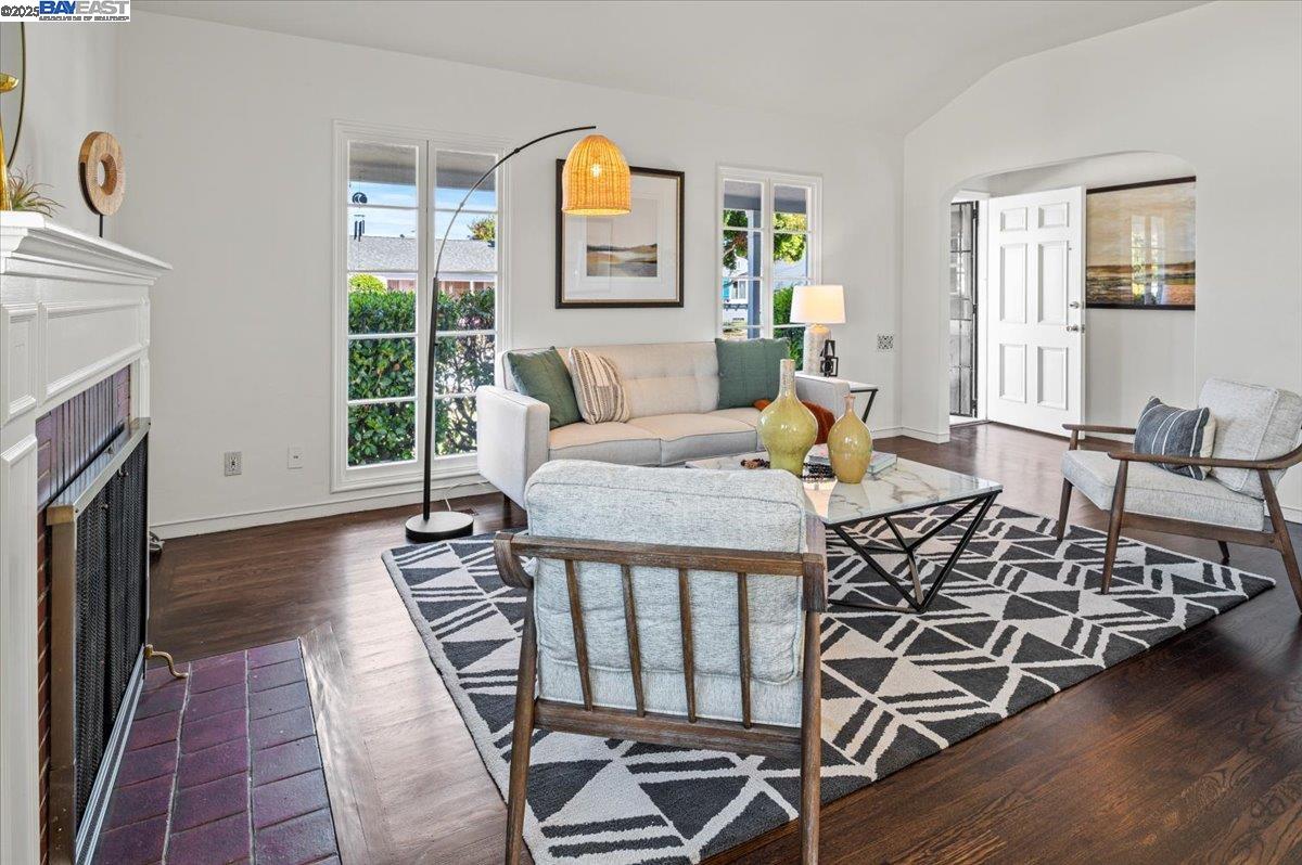 231 Bowling Green St