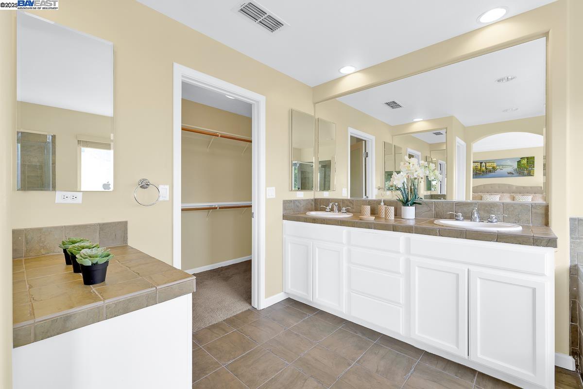 436 Wood Glen Dr